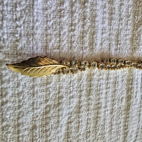 Vintage Gold Slim Belt with Leaf Closure and Twisting Rhinestone Details - Picture 6 of 9